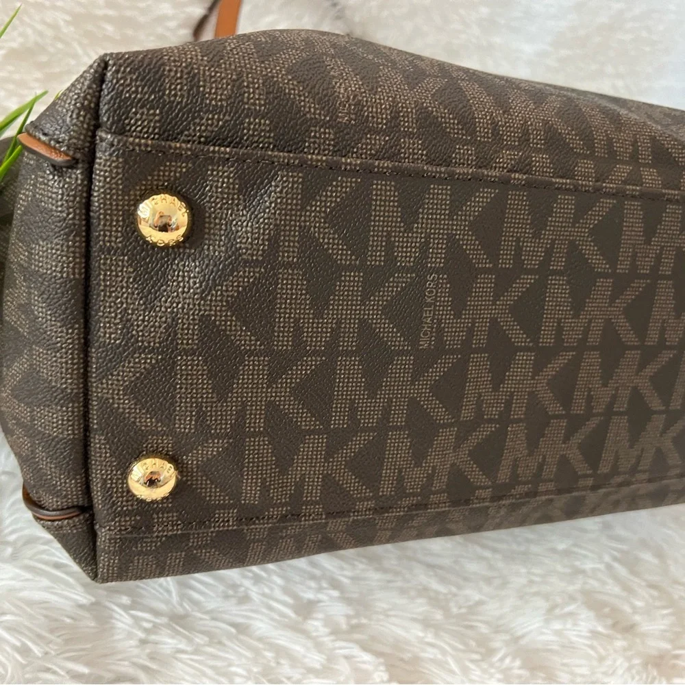 Michael Kors large Harper East West Signature Tote Handbag - LIKE NEW!